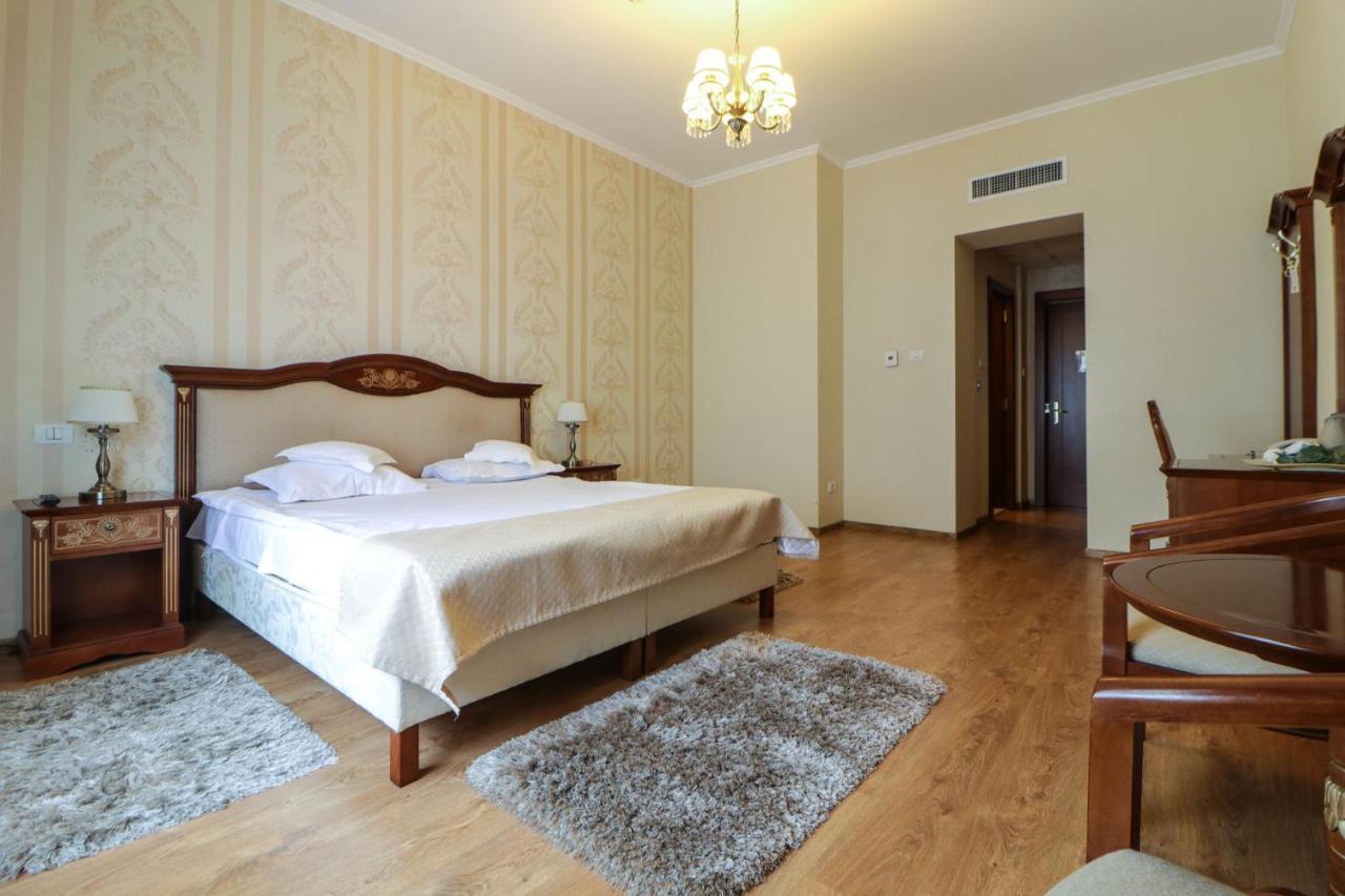 Astoria Grand Hotel Oradea Luaran gambar
