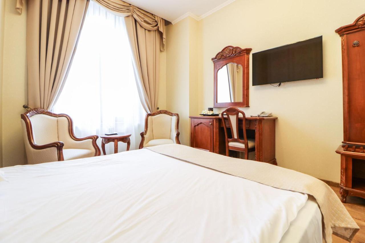 Astoria Grand Hotel Oradea Luaran gambar