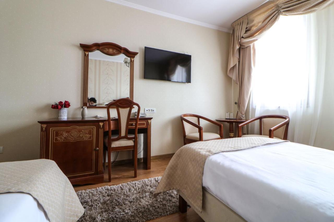 Astoria Grand Hotel Oradea Luaran gambar