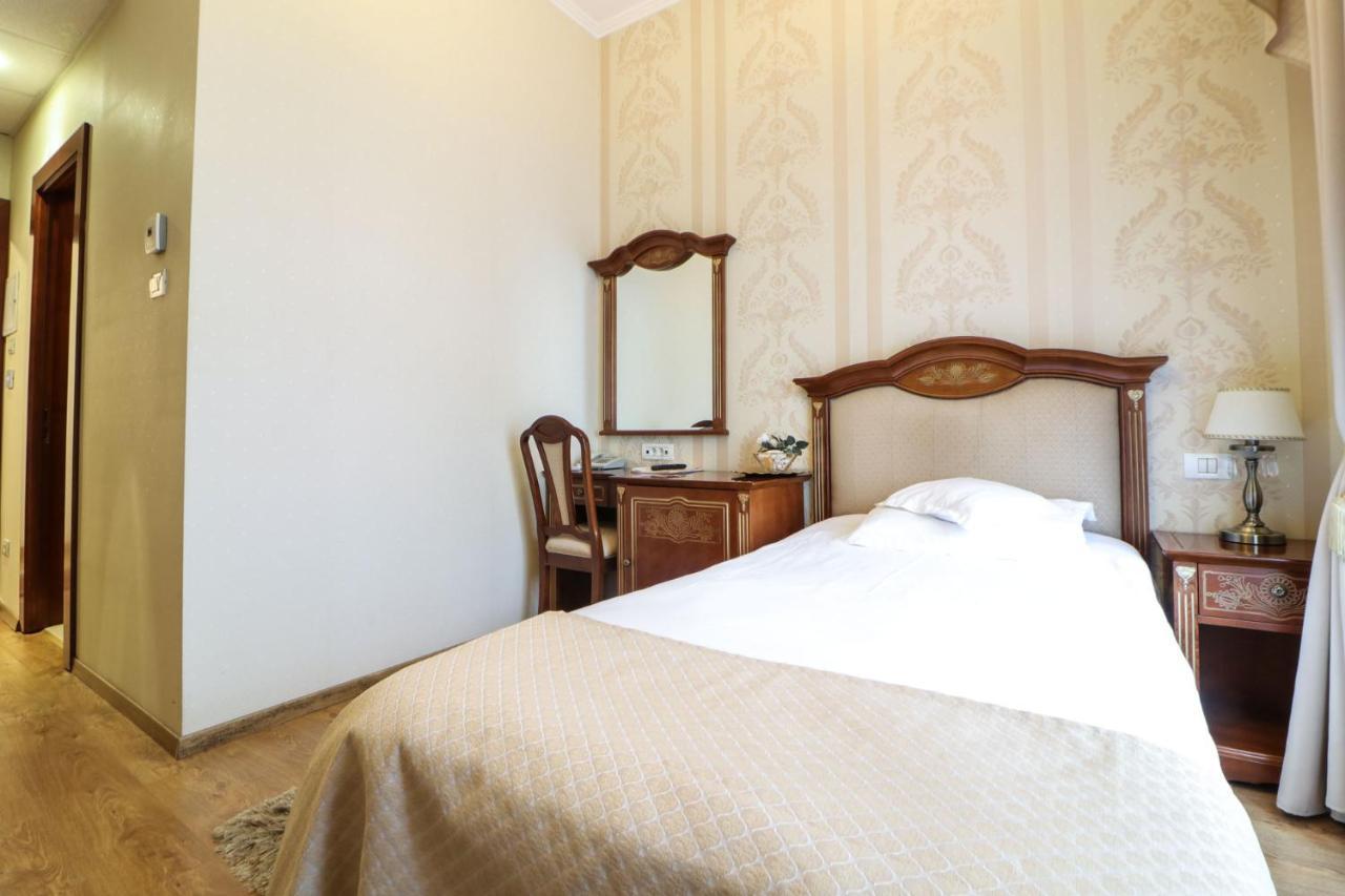 Astoria Grand Hotel Oradea Luaran gambar