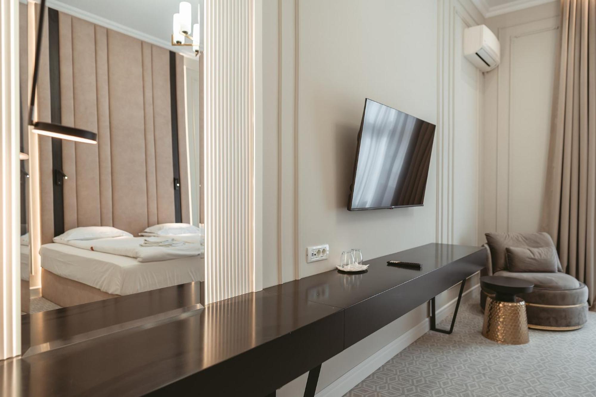Astoria Grand Hotel Oradea Luaran gambar