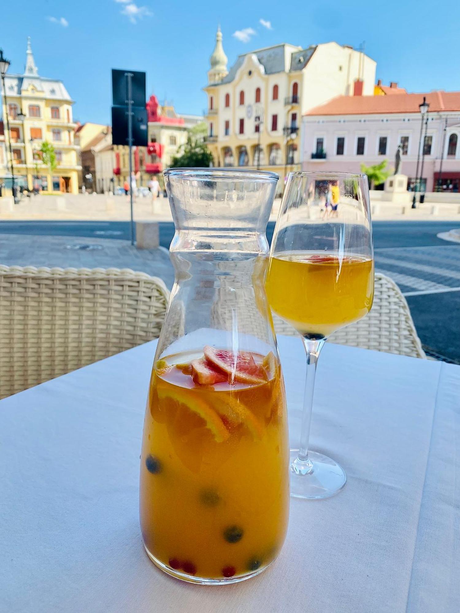 Astoria Grand Hotel Oradea Luaran gambar
