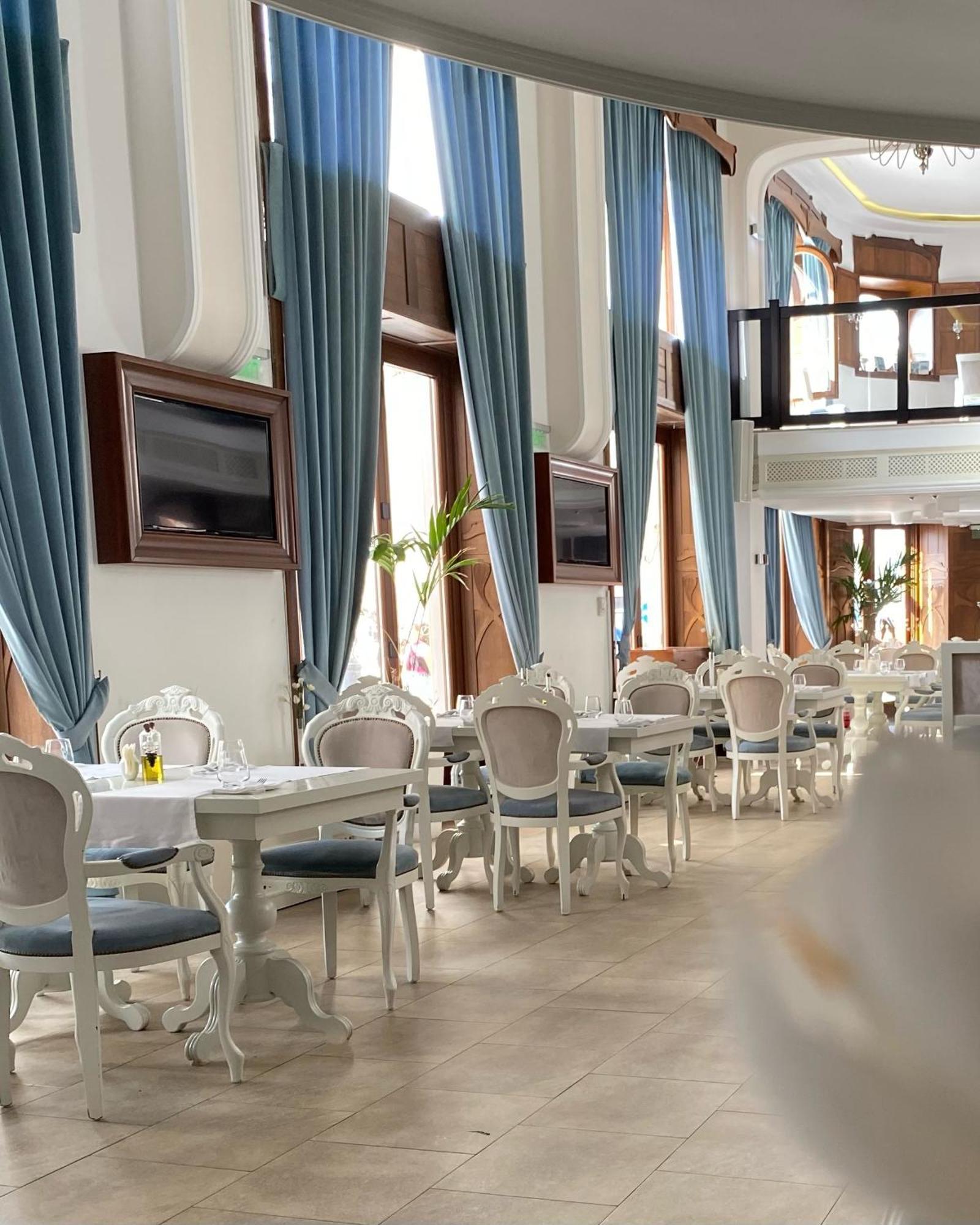 Astoria Grand Hotel Oradea Luaran gambar