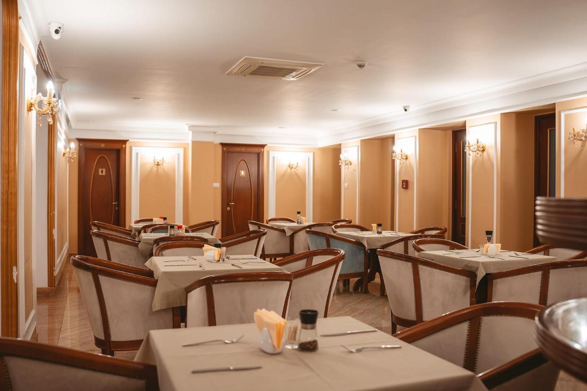 Astoria Grand Hotel Oradea Luaran gambar